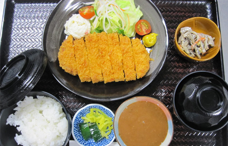 ロースカツ定食の写真