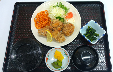 からあげ定食の写真